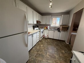 24 Kings Ct in Orillia, ON - Building Photo - Building Photo