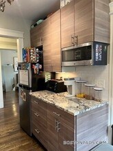 122 Riverway, Unit 2 in Boston, MA - Building Photo - Building Photo