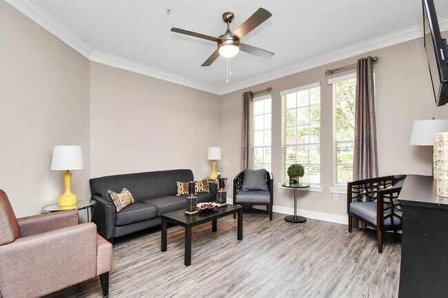 3225 Woodland Park Dr in Houston, TX - Building Photo - Building Photo