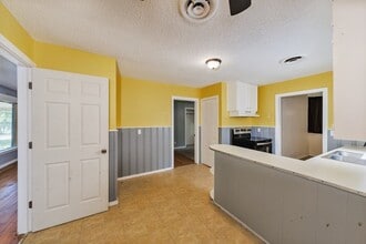 1002 Lowrie St in Bowie, TX - Building Photo - Building Photo