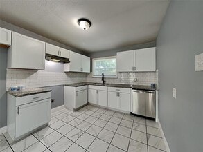 2343 E Pentagon Pkwy in Dallas, TX - Building Photo - Building Photo