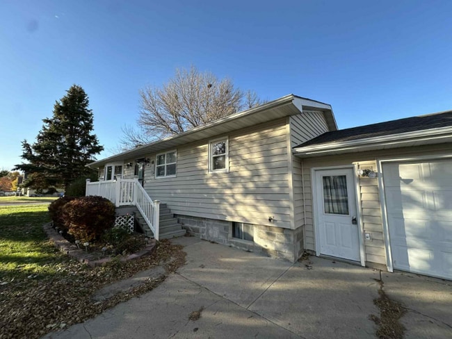 404 E 10th St in Kearney, NE - Foto de edificio - Building Photo