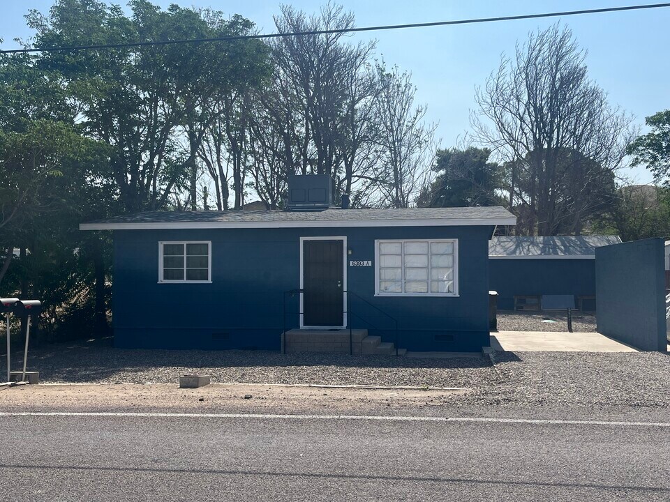 6393 S Russell Rd in Globe, AZ - Building Photo