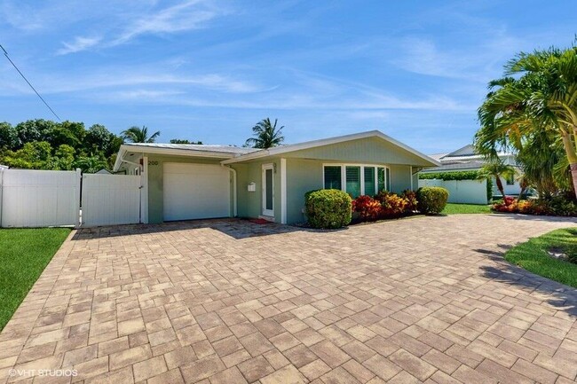 200 SW 6th Ave in Boca Raton, FL - Building Photo - Building Photo