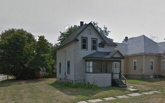 521 Albert Ave in Rockford, IL - Building Photo