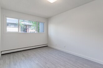 Monterey Pointe in Edmonton, AB - Building Photo - Building Photo