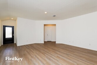 10650 Vinateros Dr in Converse, TX - Building Photo - Building Photo