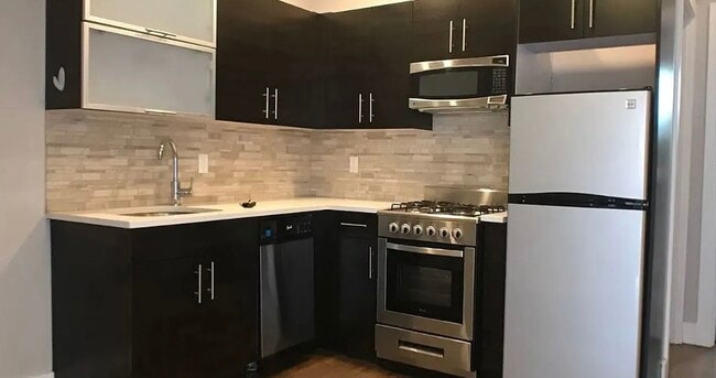 43 Bushwick Ave, Unit 1B in Brooklyn, NY - Building Photo - Building Photo