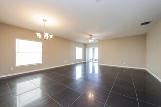 4921 Windbourne Way in St. Cloud, FL - Foto de edificio - Building Photo