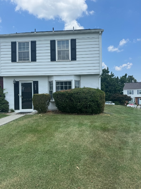 property at 4625 Roxbury Ln