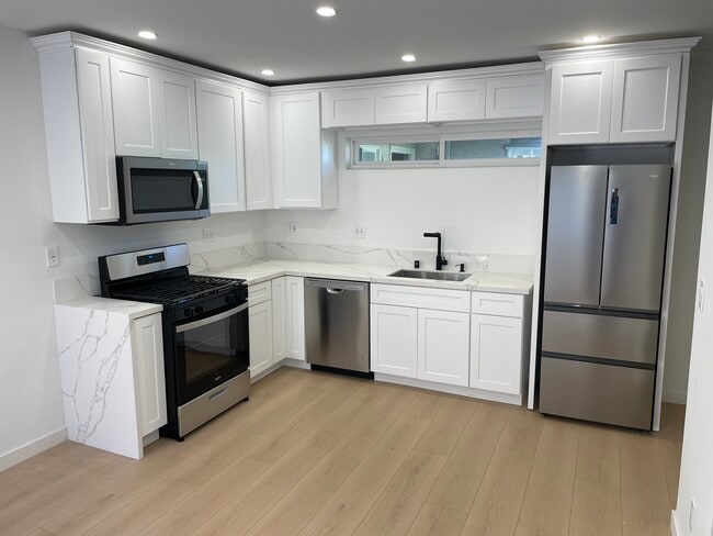 6914 McLaren Ave in West Hills, CA - Building Photo - Building Photo