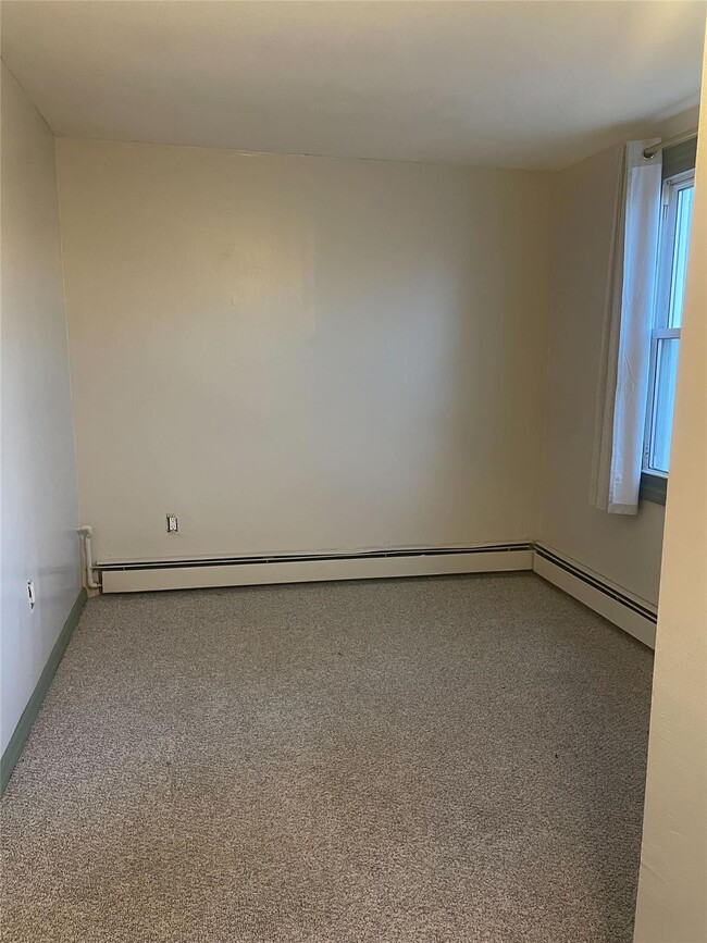 872 Commerce St in Thornwood, NY - Building Photo - Building Photo