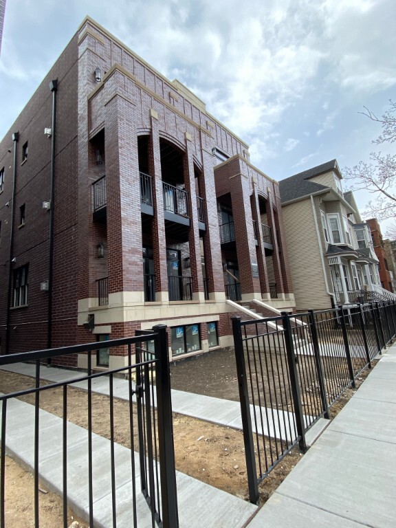 property at 3343 N Kenmore Ave