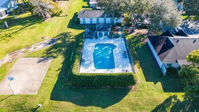 Oak Run Apartments in Zephyrhills, FL - Building Photo - Building Photo