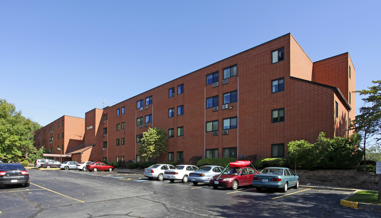 Park Avenue Apartments in Cranston, RI - Building Photo