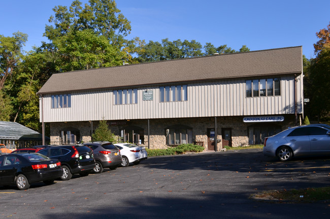 Scenic Ridge at Amberlands in Croton-on-Hudson, NY - Foto de edificio - Building Photo