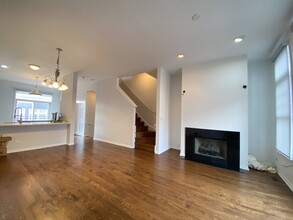 817 W University Ln in Chicago, IL - Building Photo - Building Photo