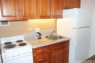 747 Amana St in Honolulu, HI - Foto de edificio - Building Photo