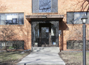 2210 Pillsbury Ave S in Minneapolis, MN - Building Photo - Building Photo