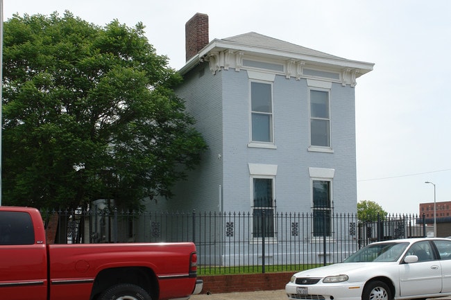 209 NW 8th St in Evansville, IN - Foto de edificio - Building Photo