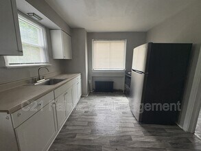 560 Wylie Ave in Clairton, PA - Building Photo - Building Photo