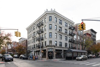 292 Bedford Ave in Brooklyn, NY - Building Photo - Building Photo