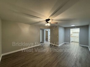 17 E Ruth Ave in Phoenix, AZ - Foto de edificio - Building Photo