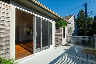 615 Buena Vista Ave in Middletown, RI - Building Photo - Building Photo