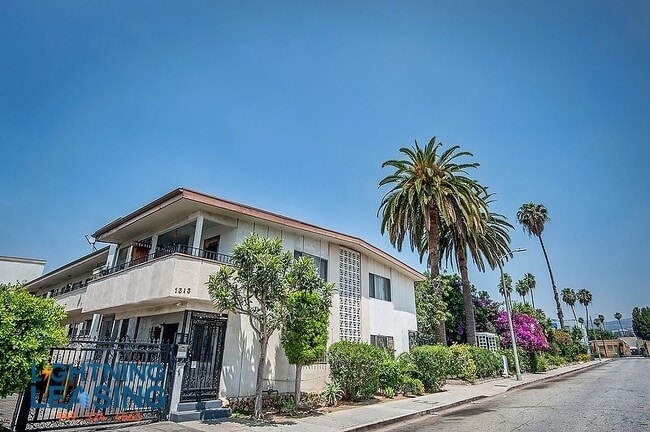 property at 1321 N Harvard Blvd