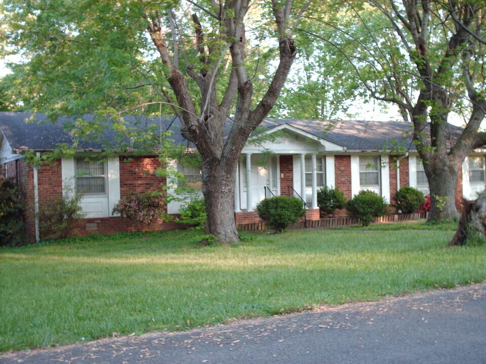 2100 Eugenia Ave NW in Cleveland, TN - Building Photo