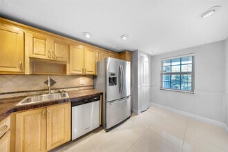 3520 Oaks Way in Pompano Beach, FL - Building Photo - Building Photo