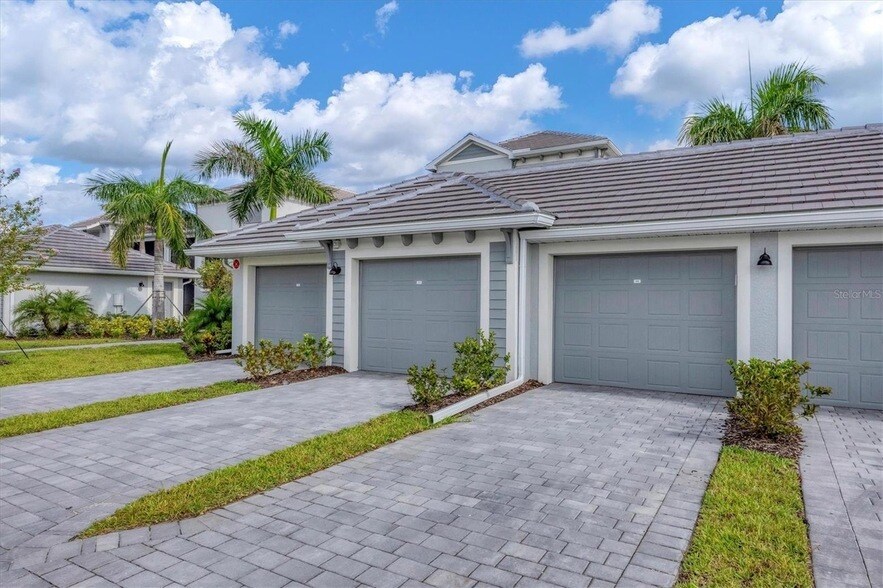 12390 Wellen Golf St in Venice, FL - Building Photo