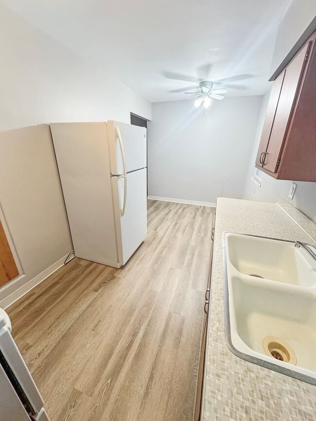 property at 2715 S Burdick St