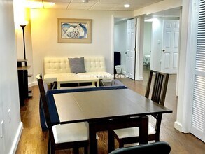 17 Sunset St, Unit 1 in Boston, MA - Foto de edificio - Building Photo