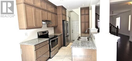 95 Hartney Dr in Richmond Hill, ON - Building Photo - Building Photo