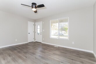 1055 Sheffield Dr in Mason, OH - Foto de edificio - Building Photo