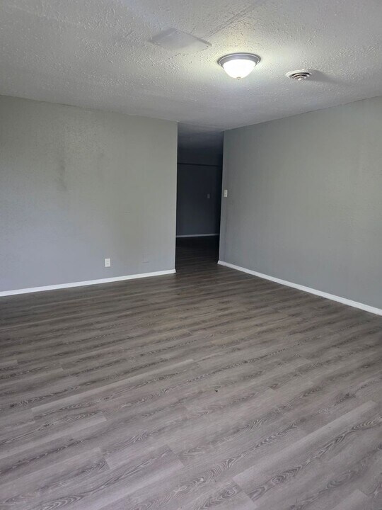 710 St Norbert Dr in Sauget, IL - Building Photo