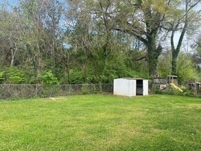 745 E Henderson Dr in Chattanooga, TN - Foto de edificio - Building Photo