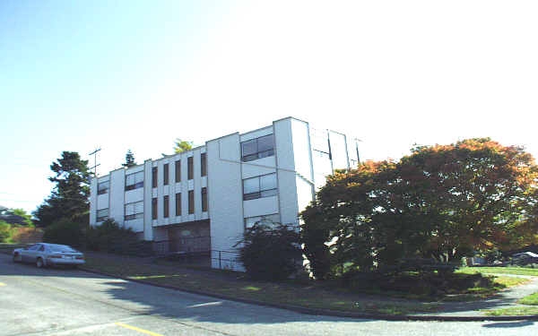 Hallmark Apartments in Seattle, WA - Building Photo