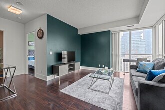 241 Wellington St W in Toronto, ON - Building Photo - Building Photo