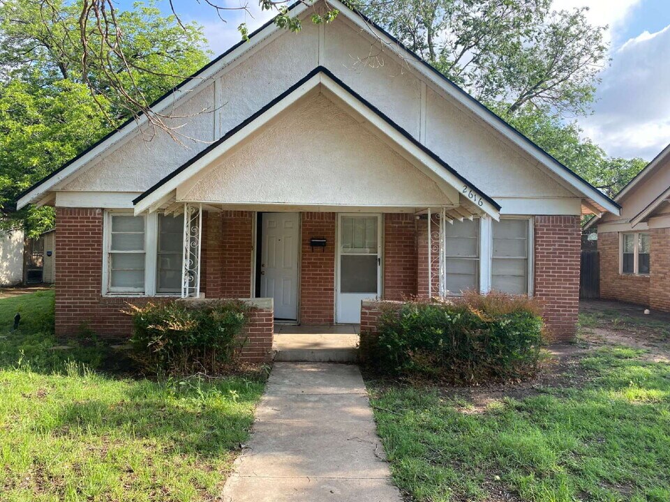 2616 23rd St in Lubbock, TX - Building Photo