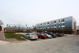 1920 Greenmount Ave in Baltimore, MD - Foto de edificio - Building Photo