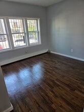 17724 106th Ave, Unit 177-24 106th Ave in Jamaica, NY - Foto de edificio - Building Photo