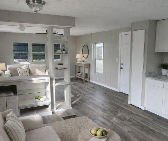 1250 Lakeview Dr in DeLand, FL - Building Photo - Building Photo