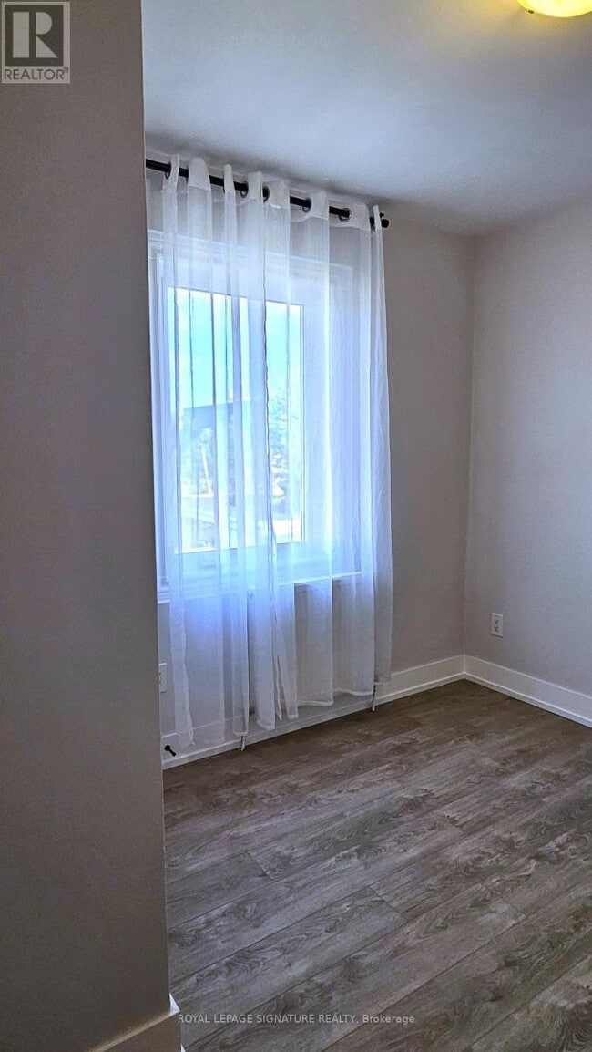 28 Leduc Dr in Toronto, ON - Building Photo - Building Photo