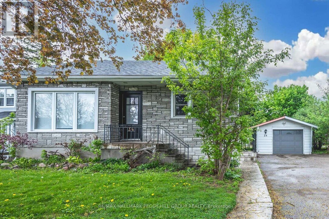 54 Sophia St E in Barrie, ON - Building Photo