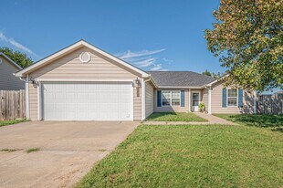 1749 W 14th St in Junction City, KS - Building Photo