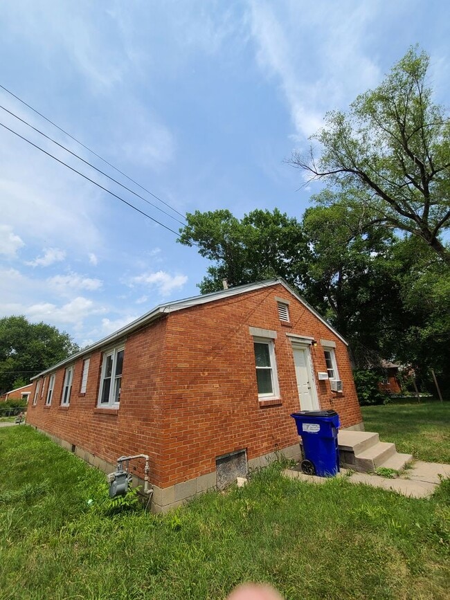 property at 1909-1913 N Madison St