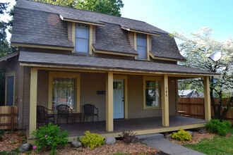 704 13th St in Hood River, OR - Building Photo - Building Photo