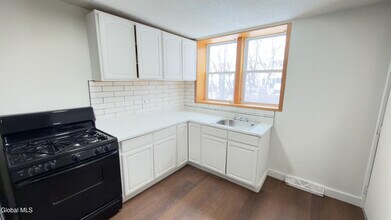 3132 6th Ave in Troy, NY - Building Photo - Building Photo